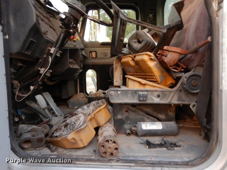 image for item DM2838 1997 Peterbilt 378  semi truck