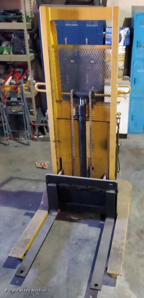 image for item EY9729 Big Joe 1018-A5S lift