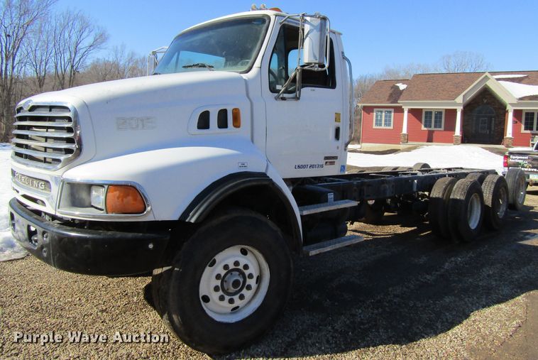 image for item GC9834 2007 Sterling LT8500  truck cab and chassis