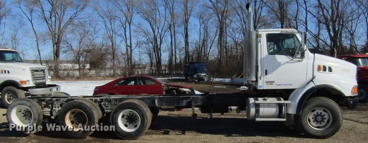 image for item GC9834 2007 Sterling LT8500  truck cab and chassis