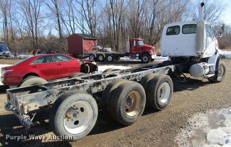 image for item GC9834 2007 Sterling LT8500  truck cab and chassis