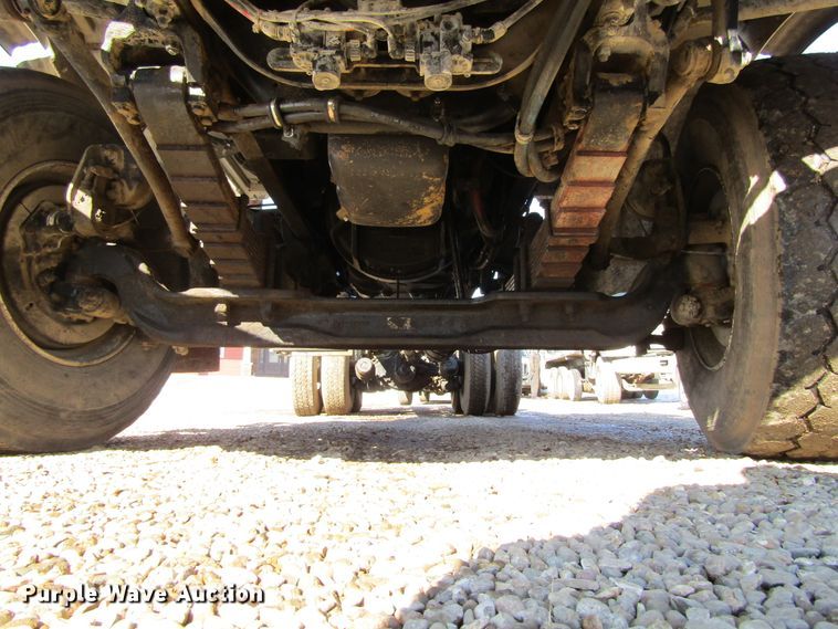 image for item GC9834 2007 Sterling LT8500  truck cab and chassis