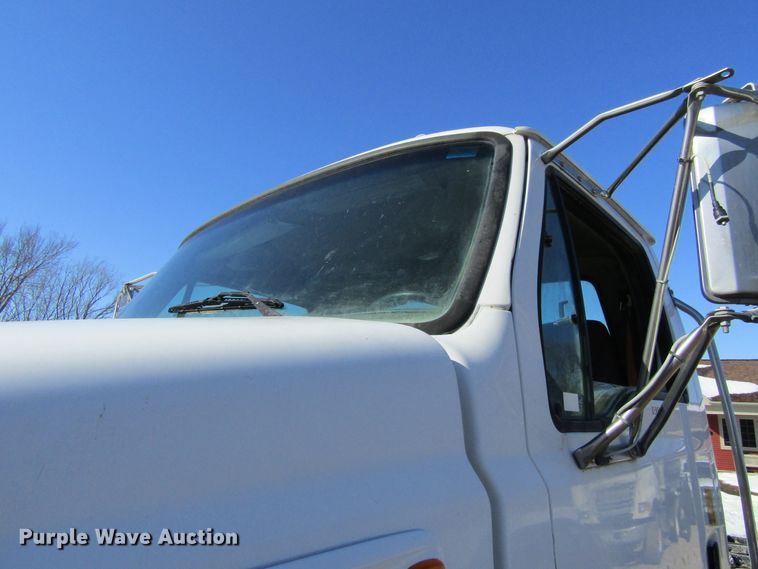 image for item GC9834 2007 Sterling LT8500  truck cab and chassis