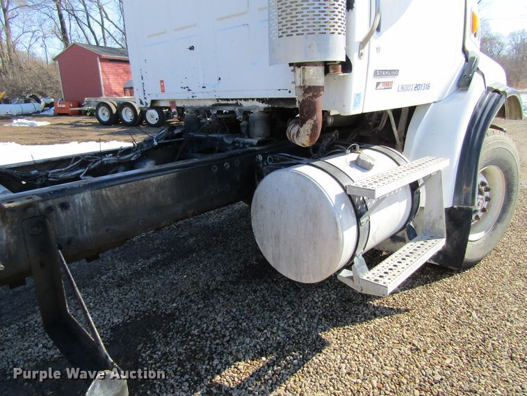 image for item GC9834 2007 Sterling LT8500  truck cab and chassis