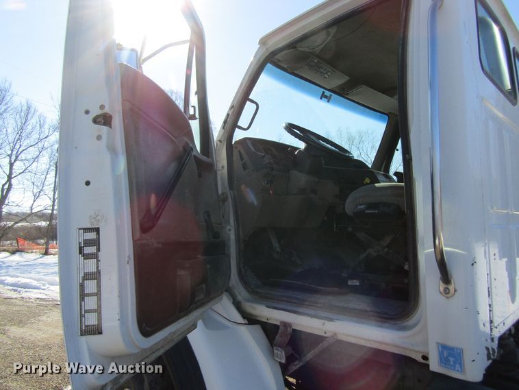 image for item GC9834 2007 Sterling LT8500  truck cab and chassis