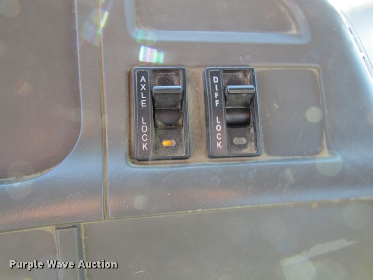 image for item GC9834 2007 Sterling LT8500  truck cab and chassis