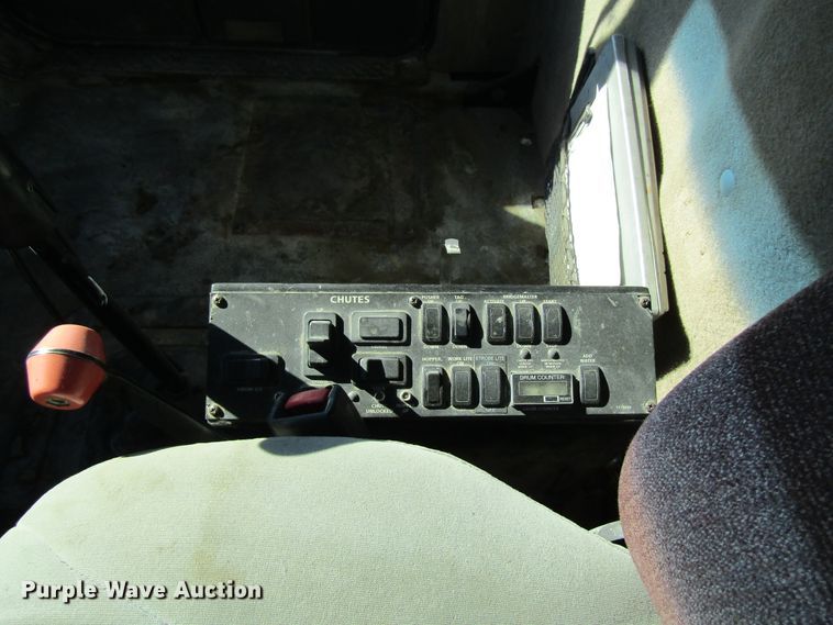 image for item GC9834 2007 Sterling LT8500  truck cab and chassis