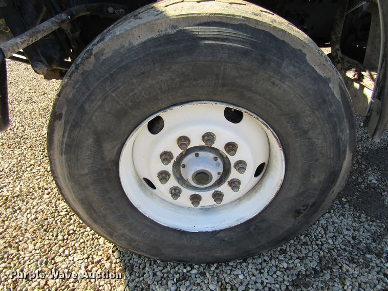 image for item GC9834 2007 Sterling LT8500  truck cab and chassis