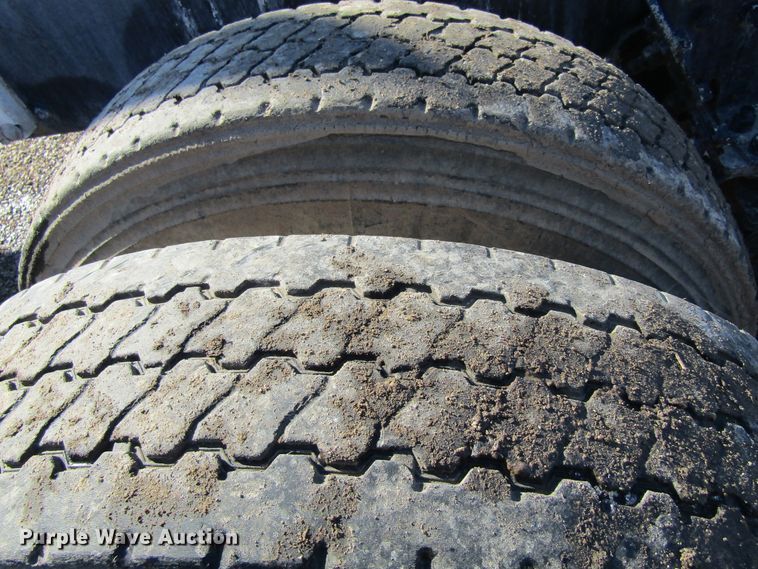 image for item GC9834 2007 Sterling LT8500  truck cab and chassis