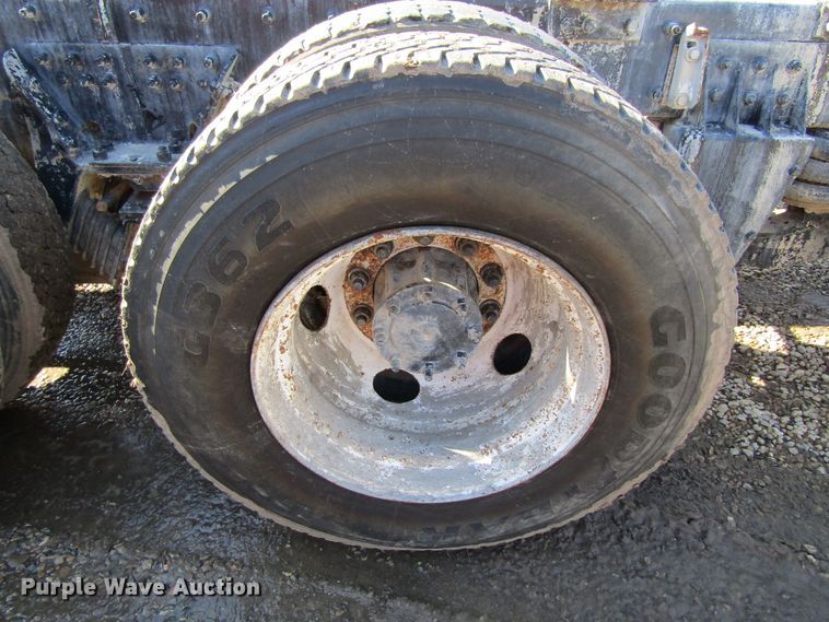 image for item GC9834 2007 Sterling LT8500  truck cab and chassis