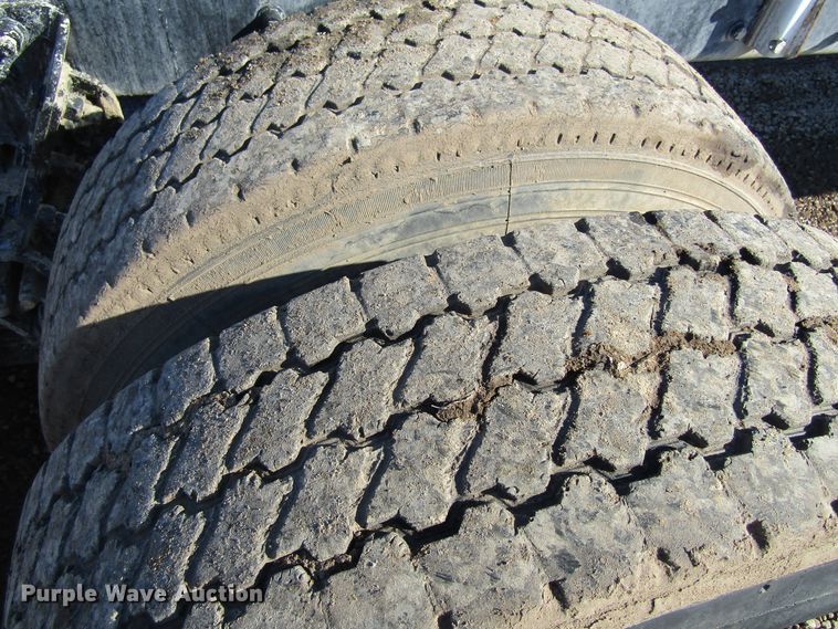 image for item GC9834 2007 Sterling LT8500  truck cab and chassis