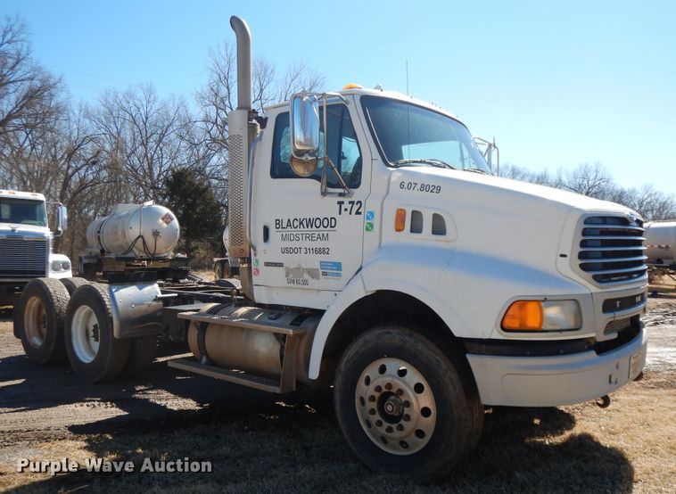 image for item GG9437 2007 Sterling AT9  semi truck