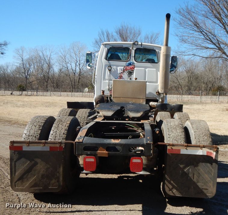 image for item GG9437 2007 Sterling AT9  semi truck