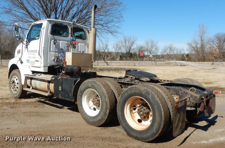 image for item GG9437 2007 Sterling AT9  semi truck