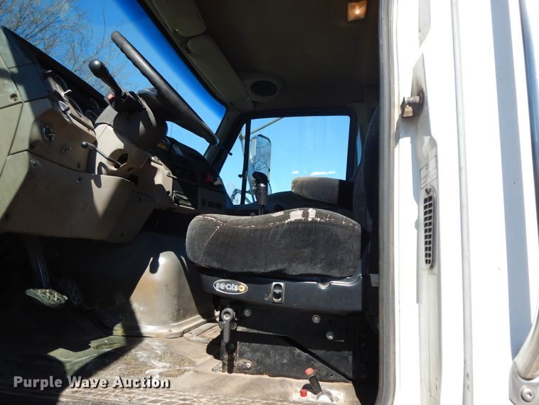 image for item GG9437 2007 Sterling AT9  semi truck