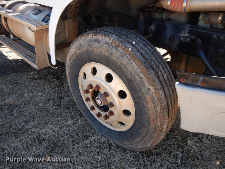 image for item GG9437 2007 Sterling AT9  semi truck