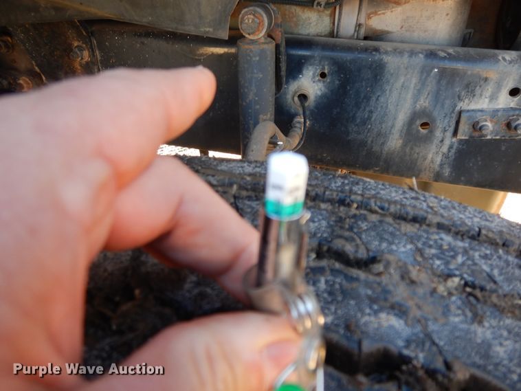 image for item GG9437 2007 Sterling AT9  semi truck