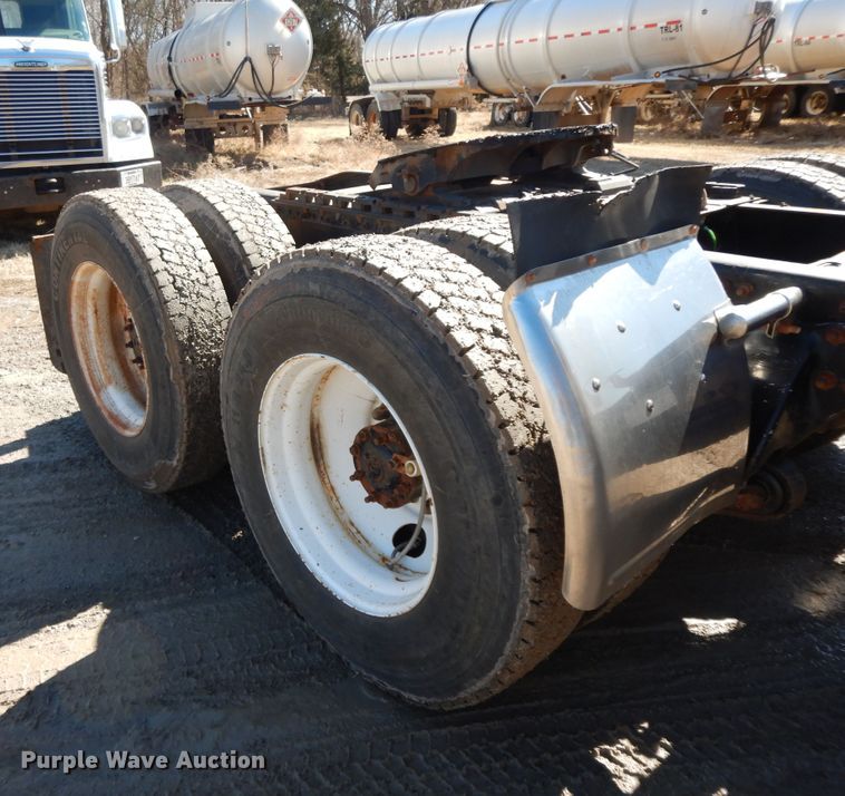 image for item GG9437 2007 Sterling AT9  semi truck