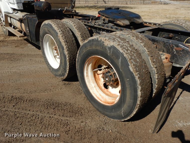 image for item GG9437 2007 Sterling AT9  semi truck