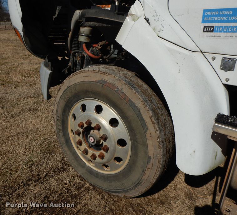 image for item GG9437 2007 Sterling AT9  semi truck