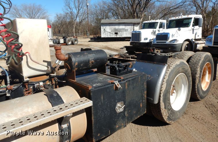 image for item GG9437 2007 Sterling AT9  semi truck