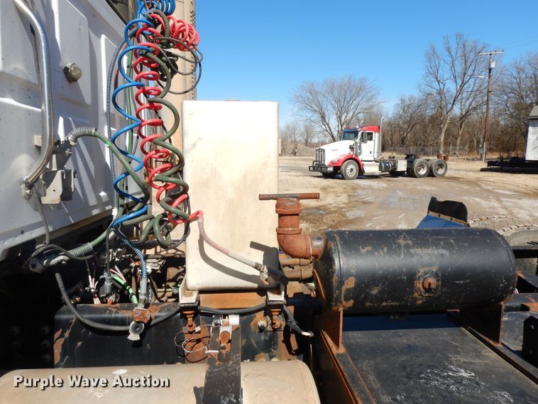 image for item GG9437 2007 Sterling AT9  semi truck