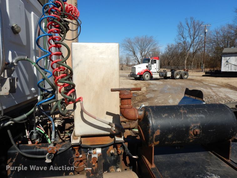 image for item GG9437 2007 Sterling AT9  semi truck