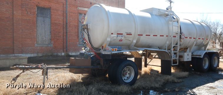 image for item GG9438 1997 Trailmaster tank trailer