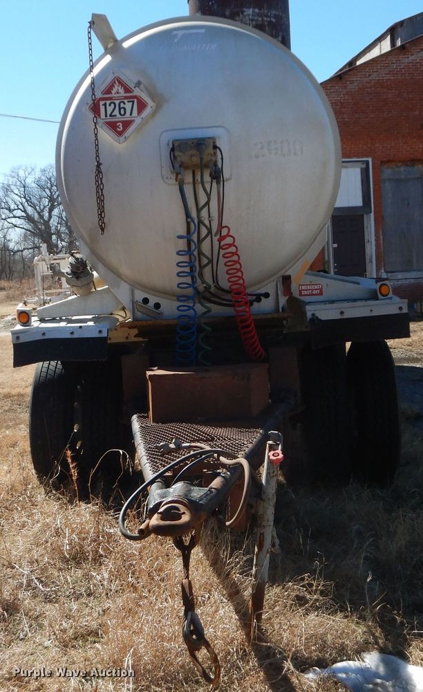 image for item GG9438 1997 Trailmaster tank trailer