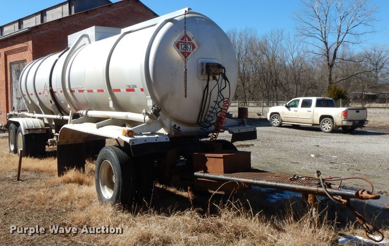 image for item GG9438 1997 Trailmaster tank trailer