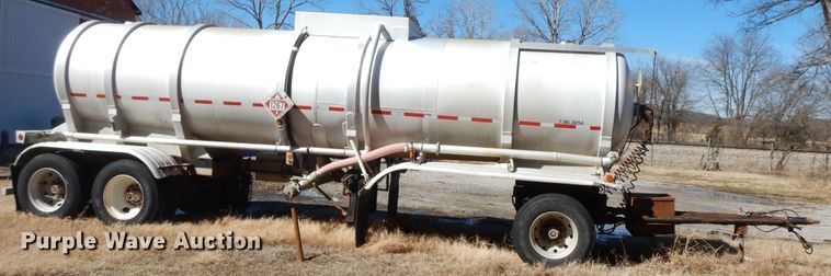 image for item GG9438 1997 Trailmaster tank trailer