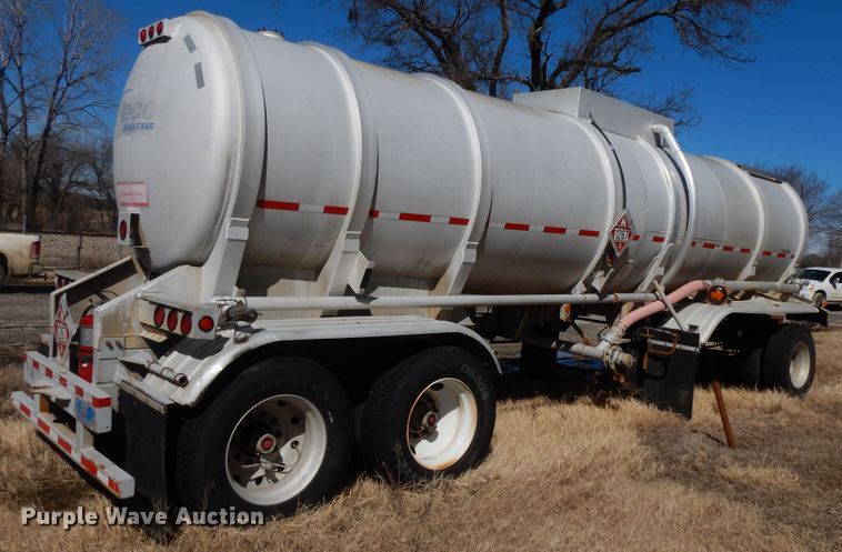 image for item GG9438 1997 Trailmaster tank trailer