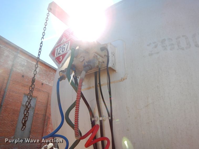 image for item GG9438 1997 Trailmaster tank trailer