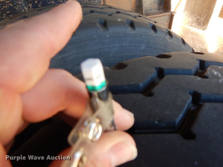 image for item GG9438 1997 Trailmaster tank trailer