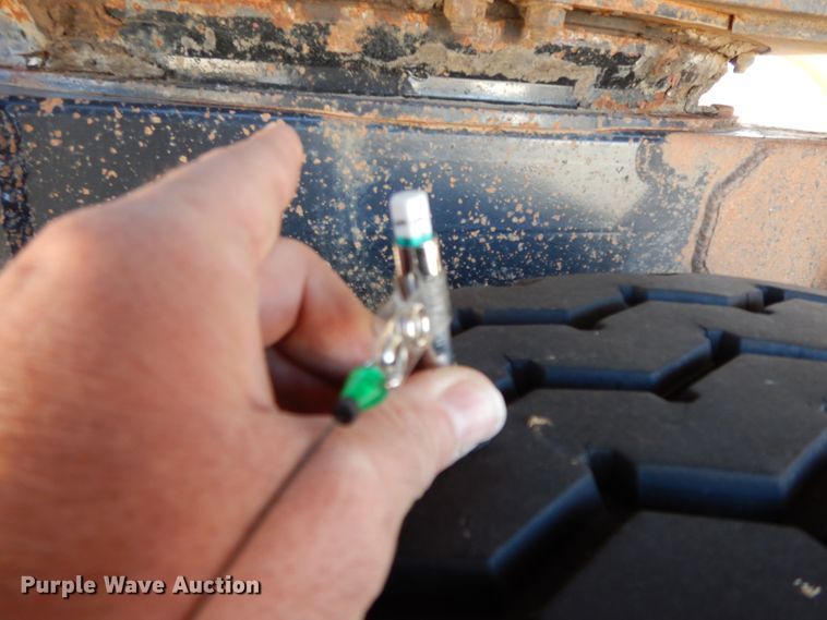 image for item GG9438 1997 Trailmaster tank trailer