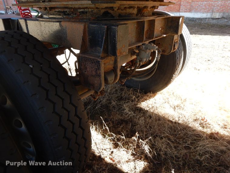 image for item GG9438 1997 Trailmaster tank trailer