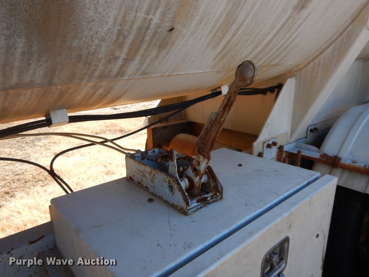 image for item GG9438 1997 Trailmaster tank trailer