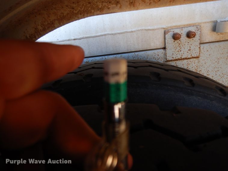 image for item GG9438 1997 Trailmaster tank trailer