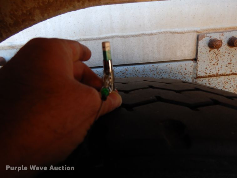 image for item GG9438 1997 Trailmaster tank trailer