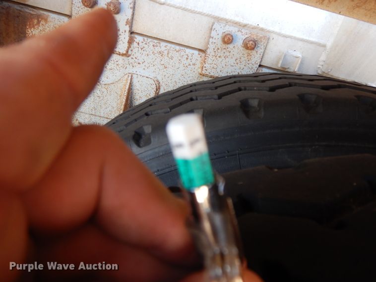 image for item GG9438 1997 Trailmaster tank trailer