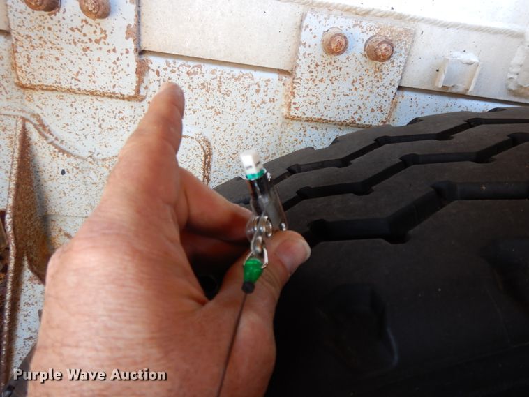 image for item GG9438 1997 Trailmaster tank trailer