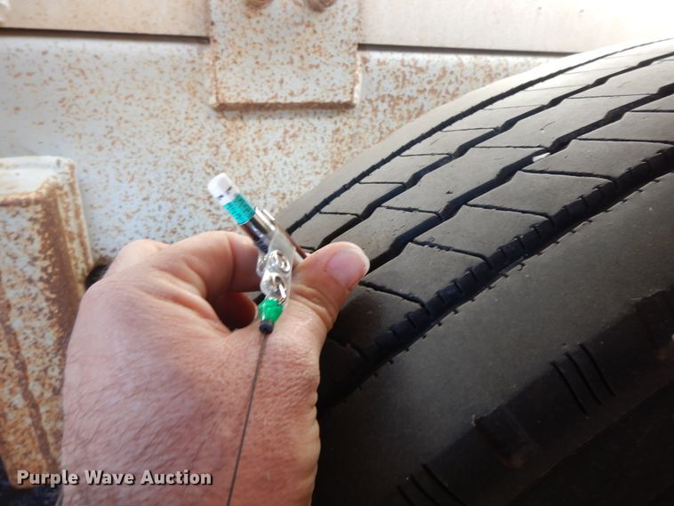 image for item GG9438 1997 Trailmaster tank trailer