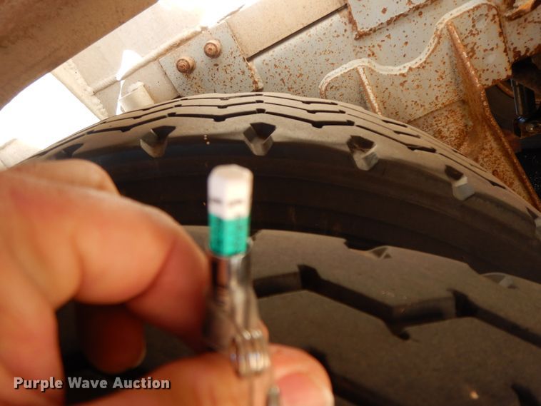 image for item GG9438 1997 Trailmaster tank trailer