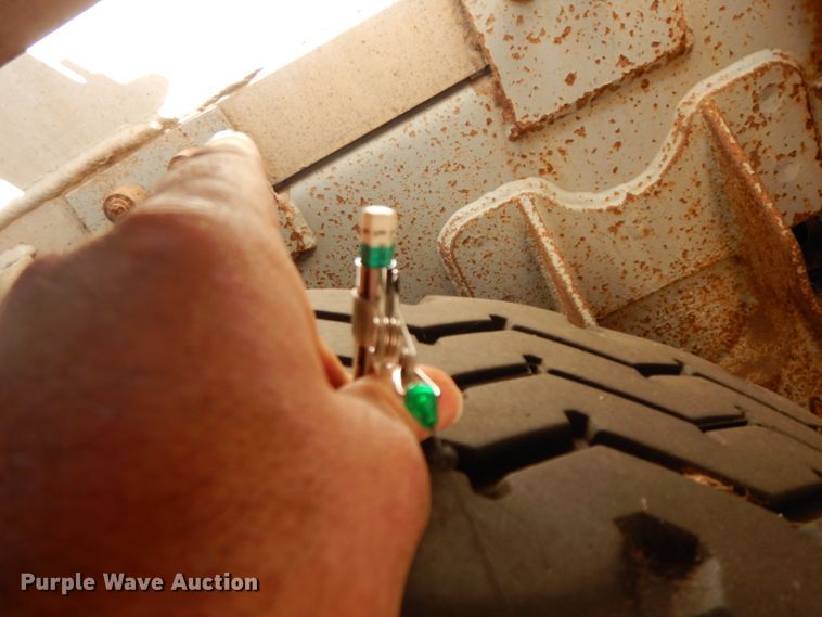 image for item GG9438 1997 Trailmaster tank trailer