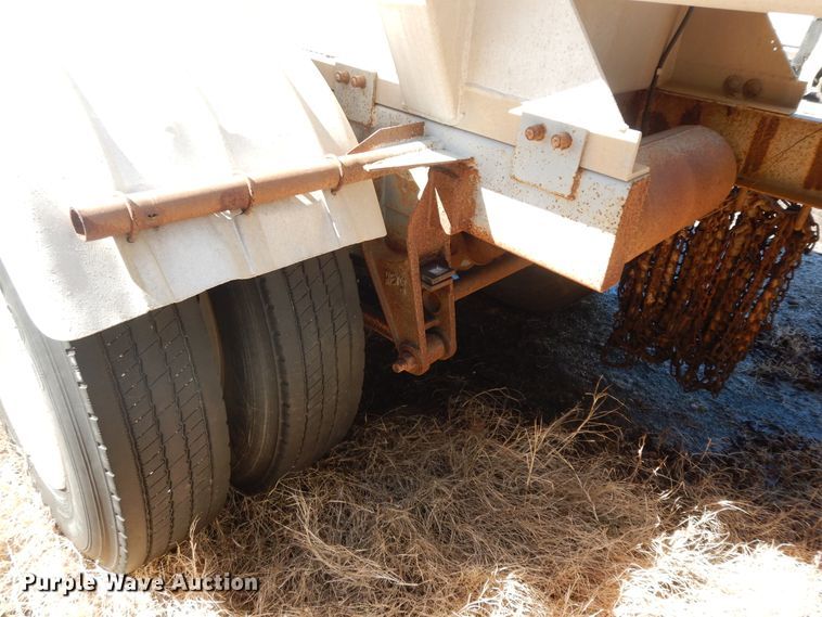 image for item GG9438 1997 Trailmaster tank trailer