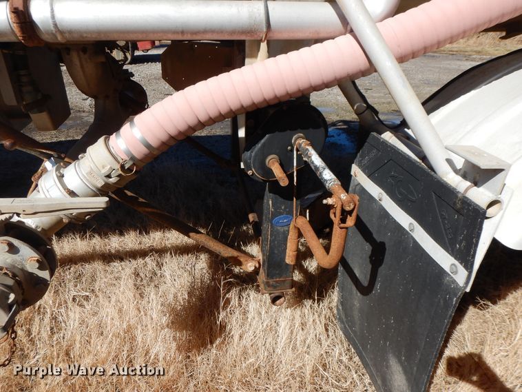 image for item GG9438 1997 Trailmaster tank trailer