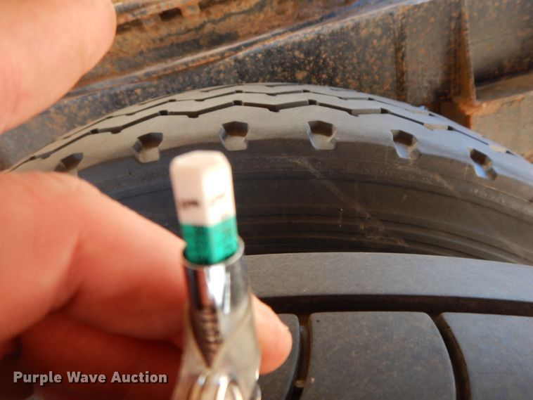 image for item GG9438 1997 Trailmaster tank trailer