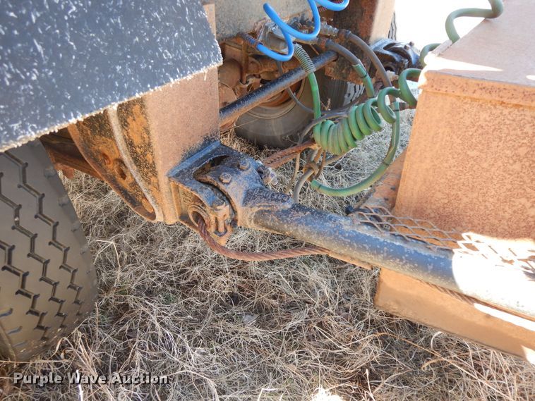 image for item GG9438 1997 Trailmaster tank trailer