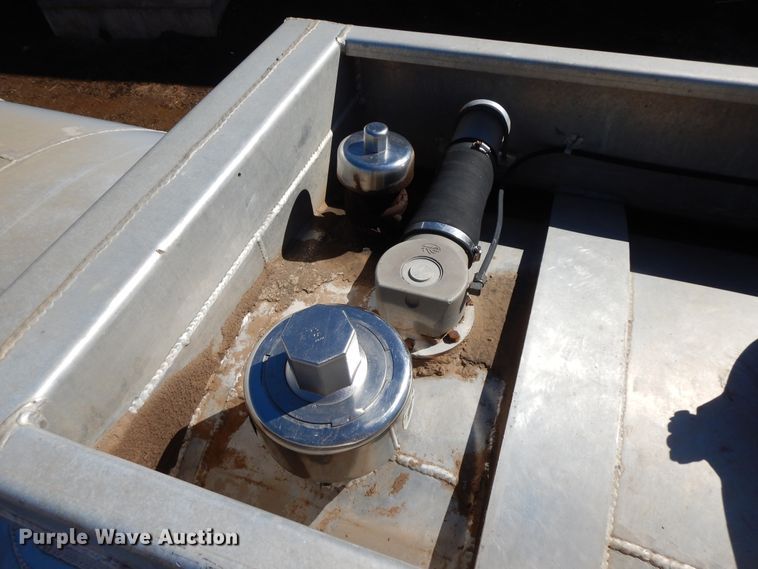 image for item GG9438 1997 Trailmaster tank trailer