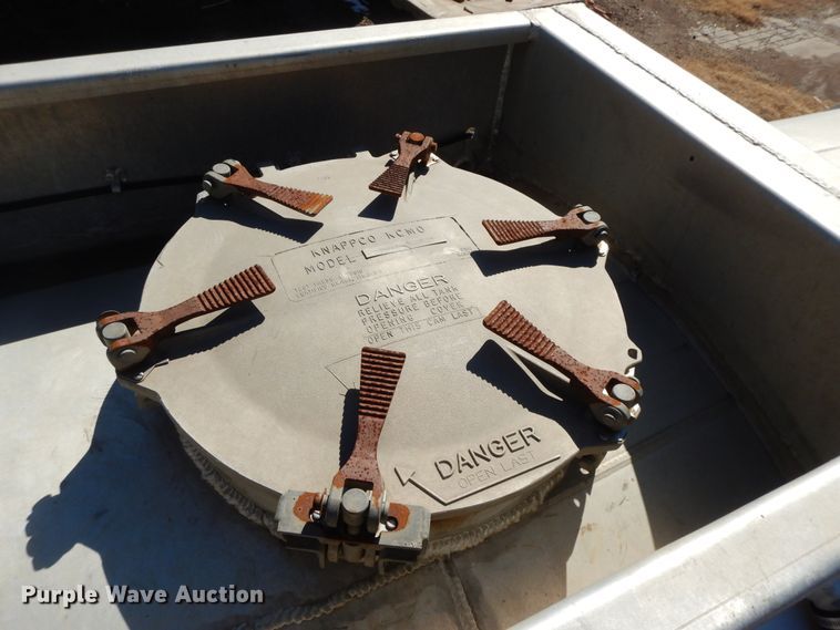 image for item GG9438 1997 Trailmaster tank trailer